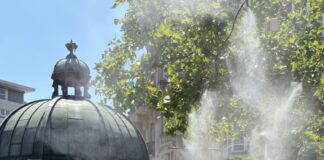 Abkühlung an heißen Tagen in Wiesbaden: Sprühnebelanlagen auf Dern’schen Gelände und Kochbrunnenplatz