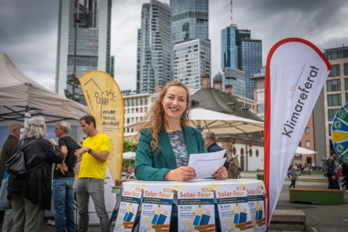 Tina-Zapf-Rodríguez-eröffnet-den-zweiten-Solarinfotag-Copyright-Stadt-Frankfurt-am-Main-Foto-Isaak-Papadopoulos