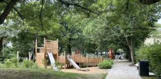Spielplatz Quellbornstraße in Frauenstein wiedereröffnet: Inklusiver Treffpunkt für Familien