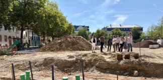 Elsässer Park in Wiesbaden: Baustellenführung informiert über Baufortschritt