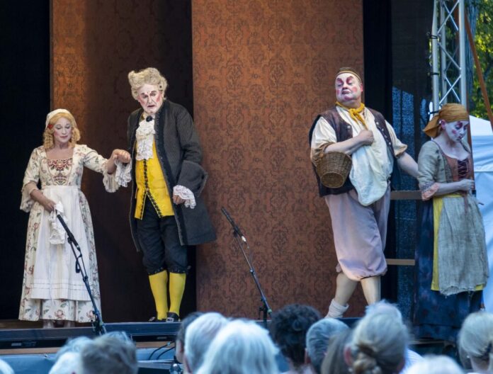 Molière auf Hessisch begeistert das Publikum am Bannturm Heusenstamm Bild 2