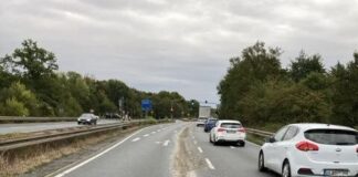 Suche nach Verursacher: Zweistündige Reinigung nach Ladungsverlust eines Betonmischers auf B486 bei Offenthal