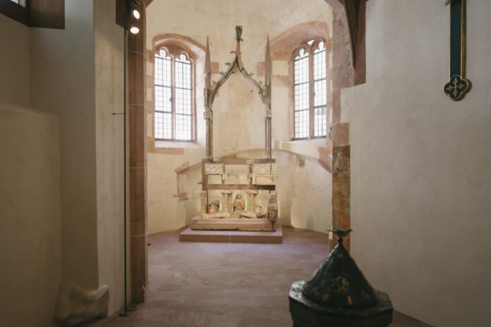 Heilig-Grab-Altar-Sanierung-St-Leonhard-Copyright-Stadt-Frankfurt-am-Main-Christes