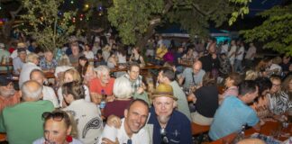 Blockhausfest in Seligenstadt bleibt Publikumsmagnet unter den Obstbäumen