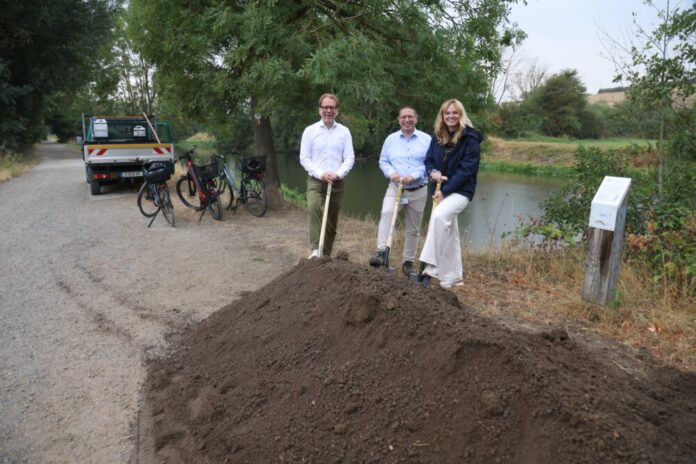 Spatenstich-Radweg-Nidda-Wolfgang-Siefert-Karsten-Jost-Anna-Lena-Heinz-Copyright-Stadt-Frankfurt-am-Main-Reuss