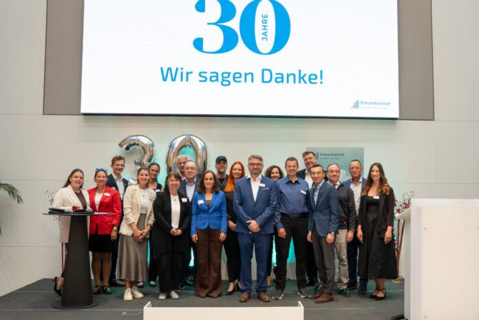 Jubilaeumsveranstaltung-30-Jahre-Praeventionsrat-Gruppenbild-Copyright-Werbeagentur-Siteworks