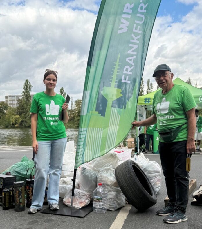 cleanffm-Sauberkeitsbotschafter-innen-vor-Abfall-Main-Cleanup-Copyright-Stabsstelle-Sauberes-Frankfurt