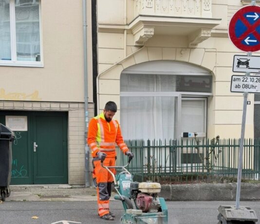Stadt Wiesbaden entfernt rund 170 nicht genehmigte Straßenmarkierungen