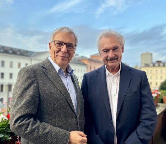 Wiesbadens Oberbürgermeister Mende empfängt Jean Asselborn im Rathaus