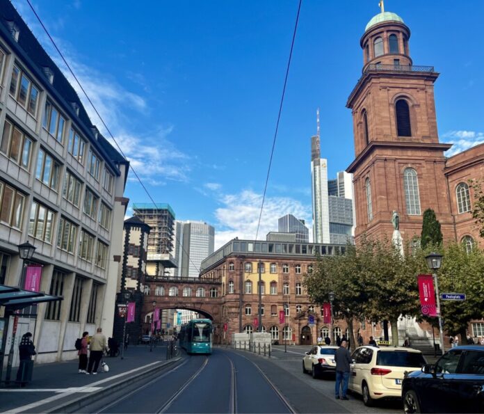 City-Dressing-Frankfurter-Buchmesse-Fahnen-2026-Copyright-Stadtmarketing-Frankfurt