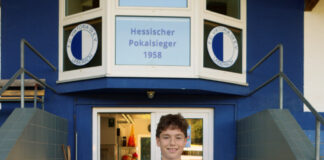 Jugendfußballer von Viktoria Urberach freut sich über eine besondere Auszeichnung