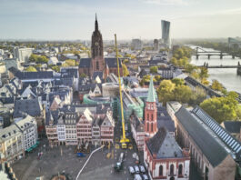 Außergewöhnliche Baustellenlogistik in der Frankfurter Altstadt