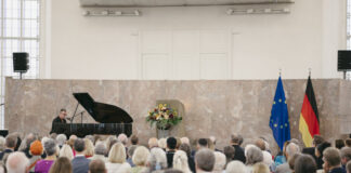 Stadt Frankfurt feiert Tag der Deutschen Einheit mit Sebastian Krumbiegel in der Paulskirche