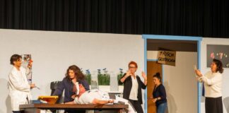 Theaterclub “LACHMAL” Obertshausen: Drei Stunden beste Unterhaltung mit viel Witz und Spielfreude