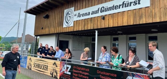 guenterfuerst-bei-vergangenem-dorf-wettbewerb