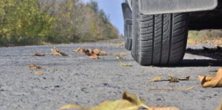 Rutschgefahr im Herbst: Mit diesen Tipps bleiben die Straßen sicher