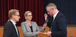 300 Zuschauer begleiten die Amtseinführung des neuen Münsterer Bürgermeisters Marcus Milligan